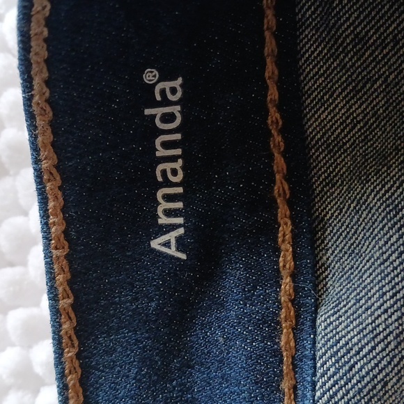 Gloria Vanderbilt All-Around Slimming Effect Jean/ Denim Capri - Picture 8 of 12